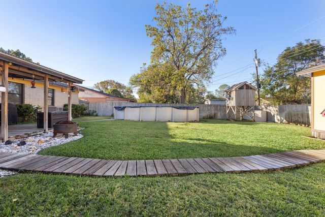 1233 E Park Drive, Mesquite, TX 75149
