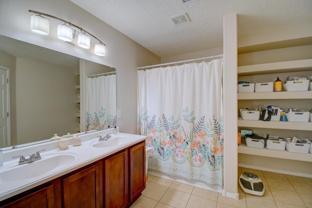 7217 Skagway Drive NE, Rio Rancho, NM 87144