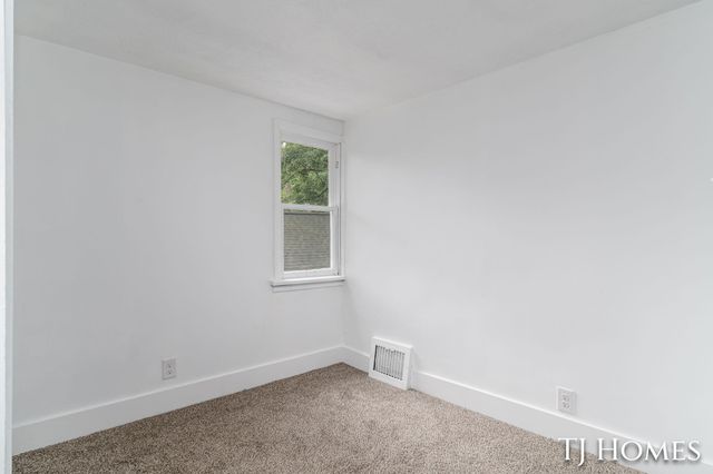 1031 Ada Avenue, Muskegon, MI 49442