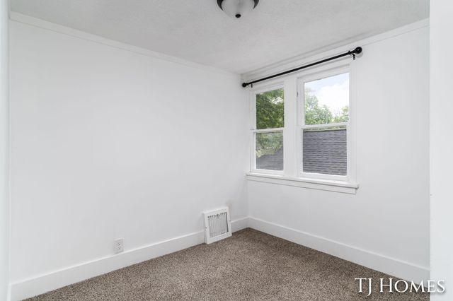 1031 Ada Avenue, Muskegon, MI 49442