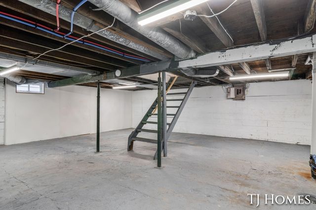 1031 Ada Avenue, Muskegon, MI 49442