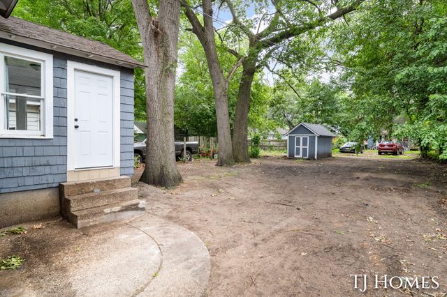1031 Ada Avenue, Muskegon, MI 49442