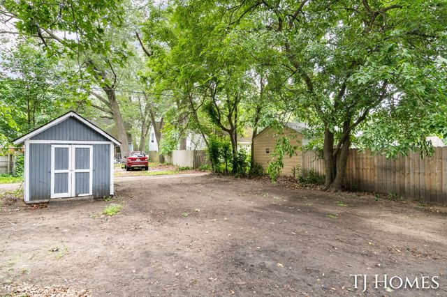 1031 Ada Avenue, Muskegon, MI 49442