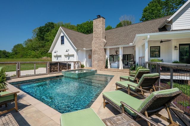 1912 Joppa Rd, Walling, TN 38587