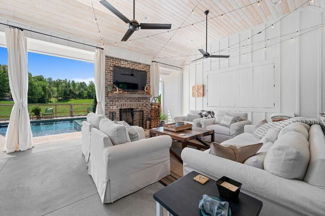 1912 Joppa Rd, Walling, TN 38587