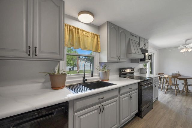 2650 BAY PORT LANE, Green Bay, WI 54313