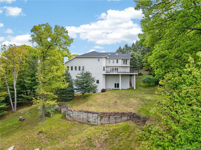 12 Parks Wood Drive, Cornwall, NY 12518