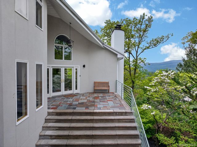 12 Parks Wood Drive, Cornwall, NY 12518