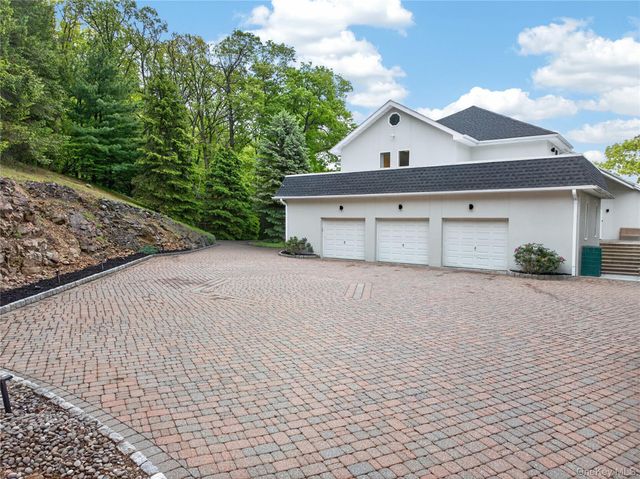 12 Parks Wood Drive, Cornwall, NY 12518