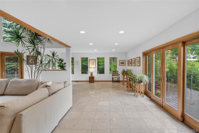 12 Parks Wood Drive, Cornwall, NY 12518