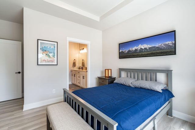 3859 NE Oakside Loop, Bend, OR 97701
