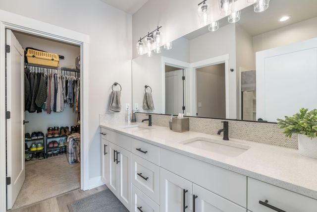 3859 NE Oakside Loop, Bend, OR 97701