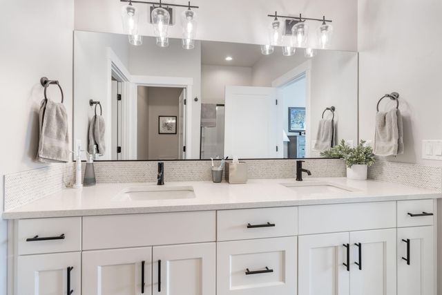 3859 NE Oakside Loop, Bend, OR 97701