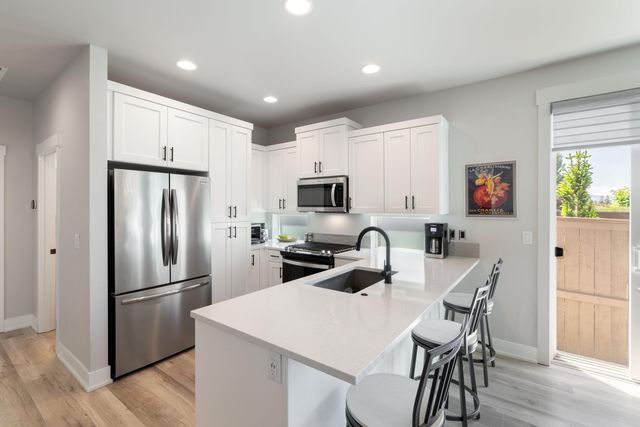 3859 NE Oakside Loop, Bend, OR 97701