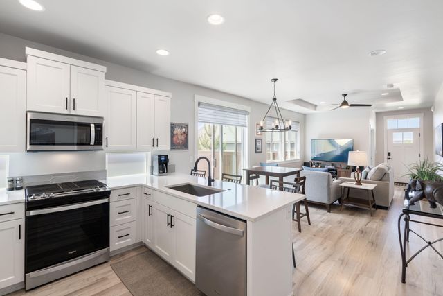 3859 NE Oakside Loop, Bend, OR 97701