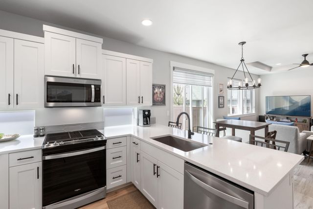 3859 NE Oakside Loop, Bend, OR 97701