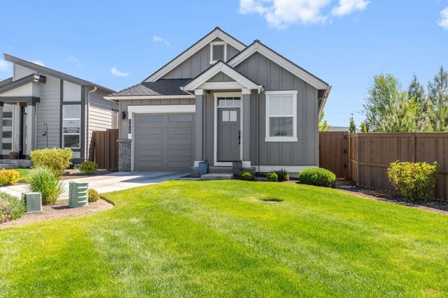 3859 NE Oakside Loop, Bend, OR 97701