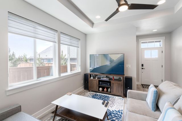 3859 NE Oakside Loop, Bend, OR 97701