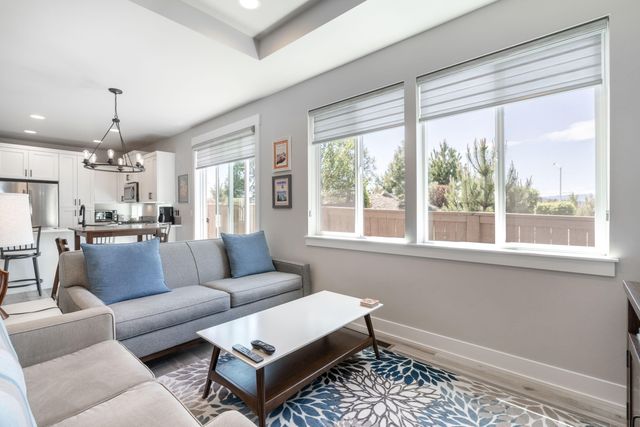 3859 NE Oakside Loop, Bend, OR 97701