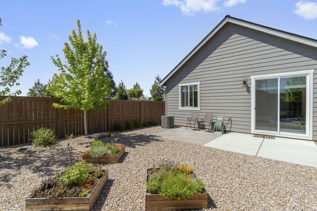3859 NE Oakside Loop, Bend, OR 97701