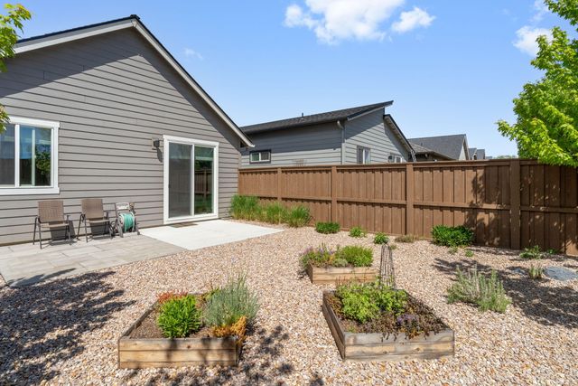 3859 NE Oakside Loop, Bend, OR 97701
