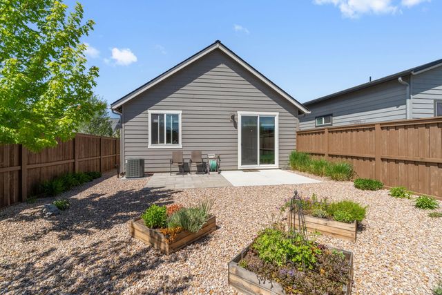 3859 NE Oakside Loop, Bend, OR 97701
