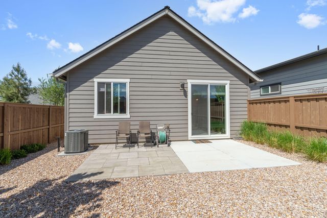 3859 NE Oakside Loop, Bend, OR 97701