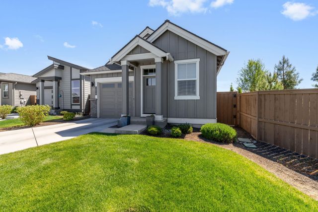 3859 NE Oakside Loop, Bend, OR 97701