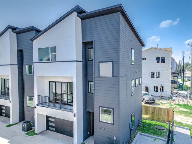 3207 St Emanuel Street A, Houston, TX 77004