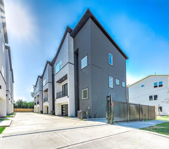 3207 St Emanuel Street A, Houston, TX 77004