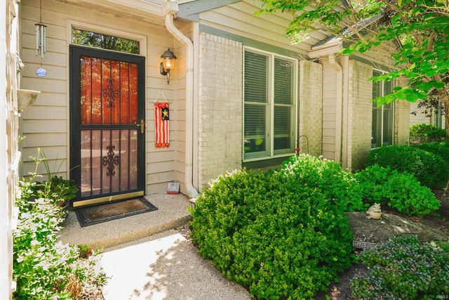 9415 S Harbour Pointe Drive, Bloomington, IN 47401