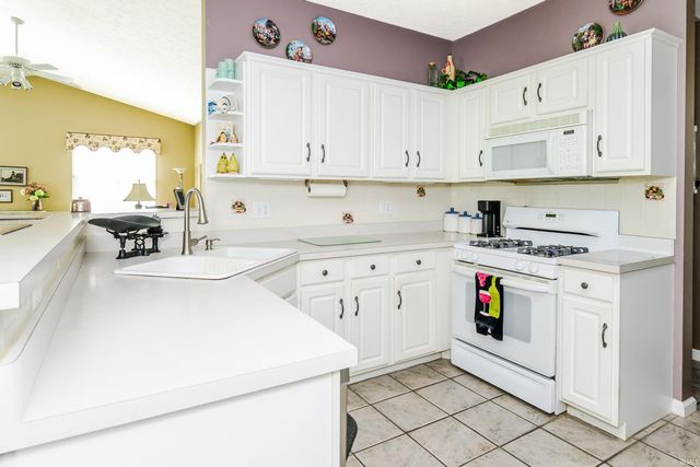 9415 S Harbour Pointe Drive, Bloomington, IN 47401