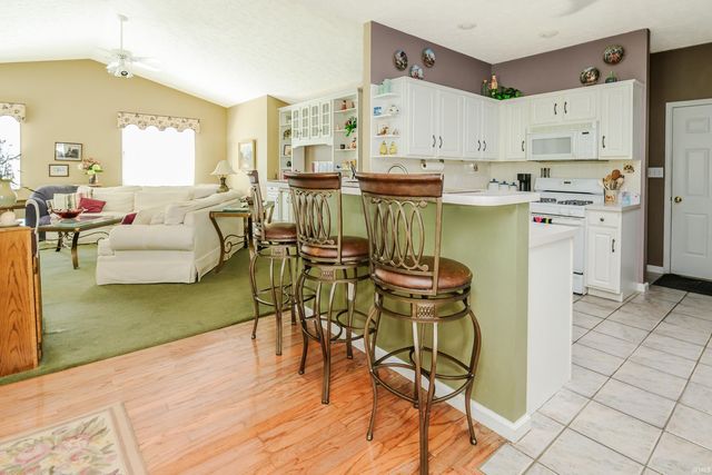 9415 S Harbour Pointe Drive, Bloomington, IN 47401