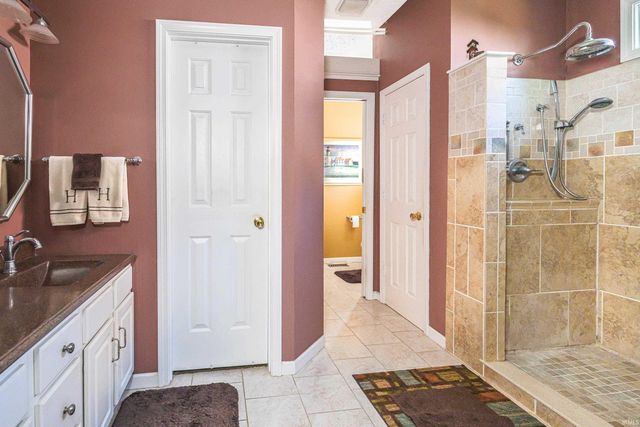9415 S Harbour Pointe Drive, Bloomington, IN 47401