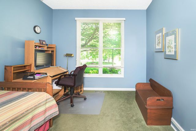 9415 S Harbour Pointe Drive, Bloomington, IN 47401
