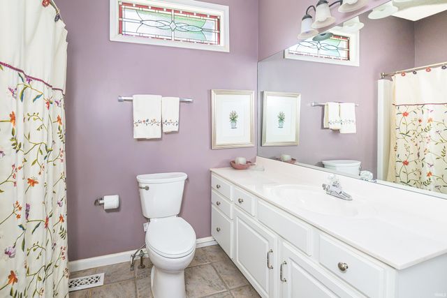 9415 S Harbour Pointe Drive, Bloomington, IN 47401