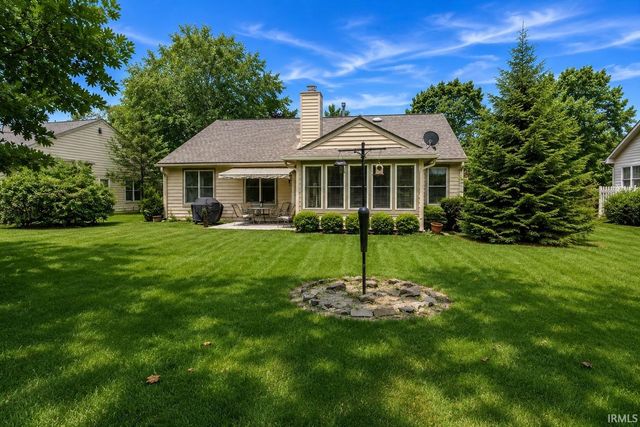 9415 S Harbour Pointe Drive, Bloomington, IN 47401