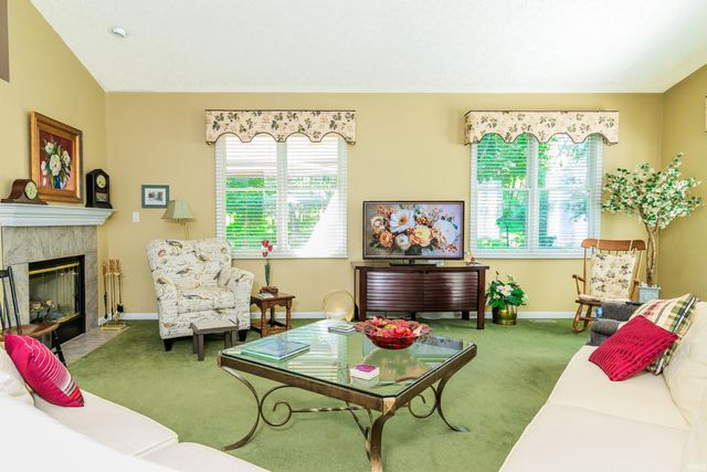 9415 S Harbour Pointe Drive, Bloomington, IN 47401