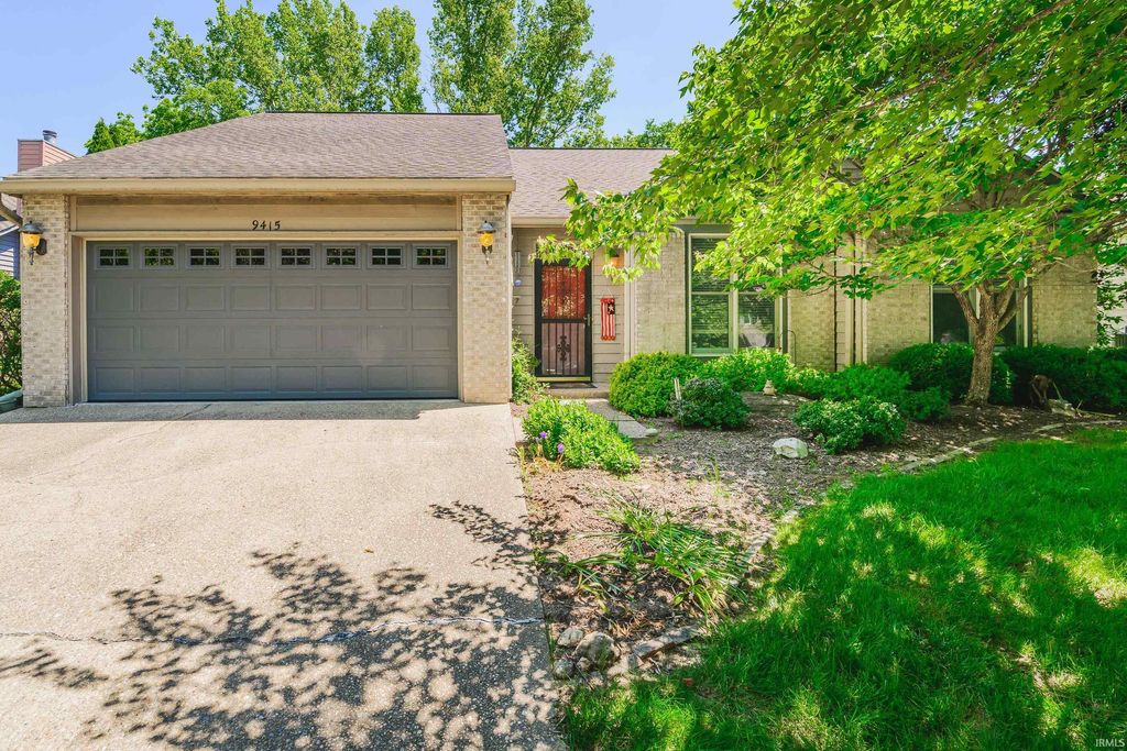 9415 S Harbour Pointe Drive, Bloomington, IN 47401