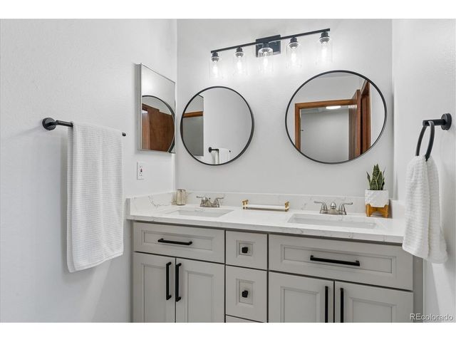 3509 S Rifle St, Aurora, CO 80013