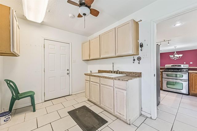 2206 Wimcrest Street, Galveston, TX 77551