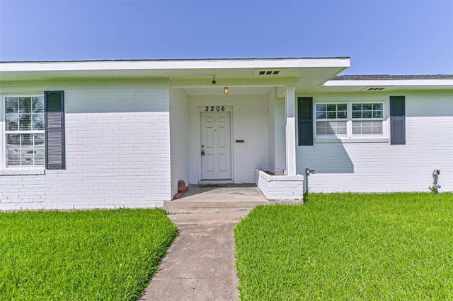 2206 Wimcrest Street, Galveston, TX 77551