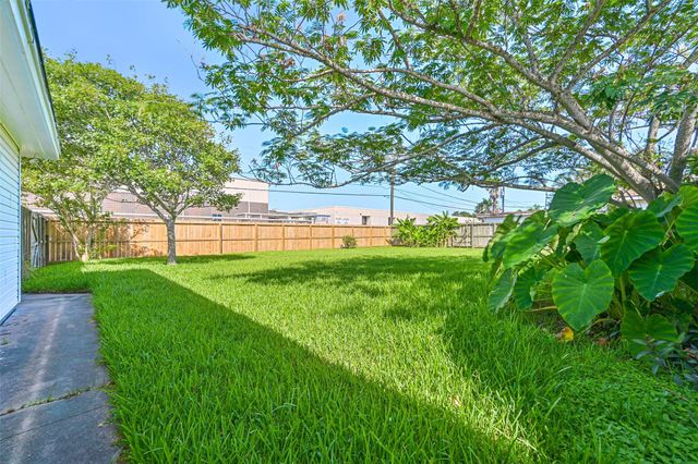 2206 Wimcrest Street, Galveston, TX 77551
