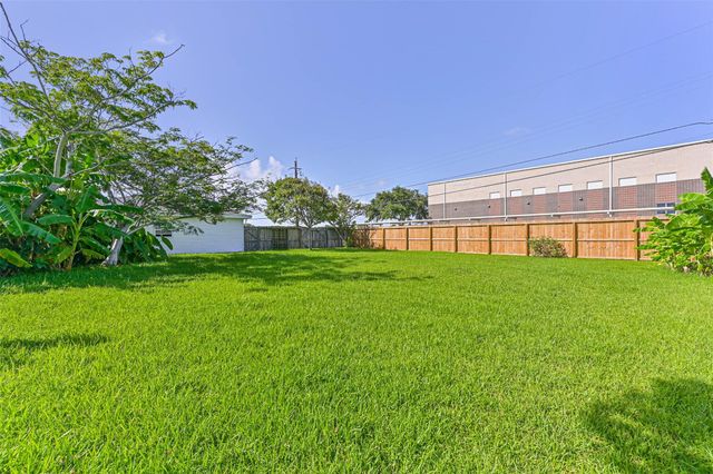 2206 Wimcrest Street, Galveston, TX 77551