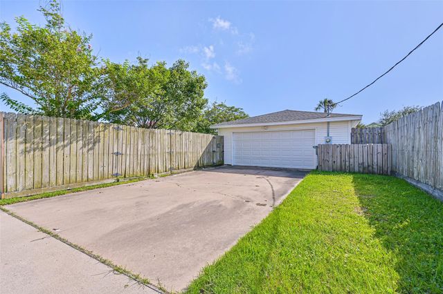 2206 Wimcrest Street, Galveston, TX 77551