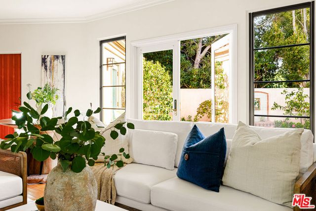 483 Arbramar Avenue, Pacific Palisades, CA 90272
