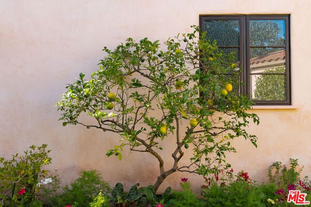 483 Arbramar Avenue, Pacific Palisades, CA 90272