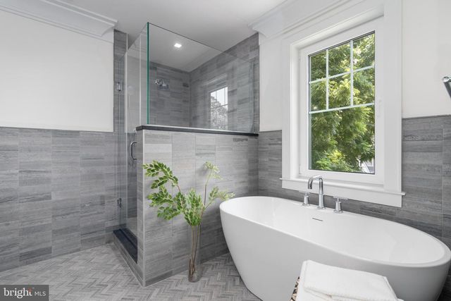 3903 LEGATION ST NW, Washington, DC 20015