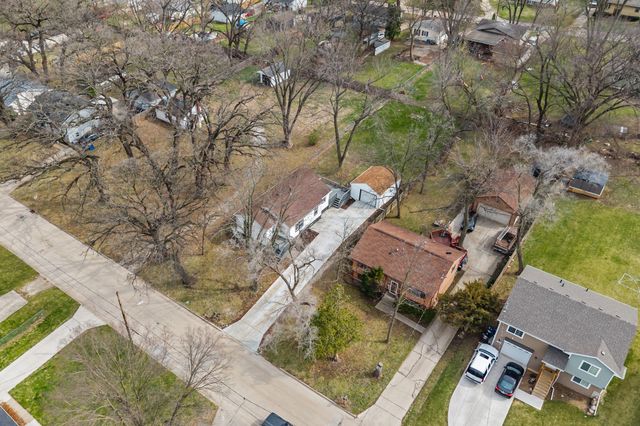 1521 E Glenwood Drive, Des Moines, IA 50320