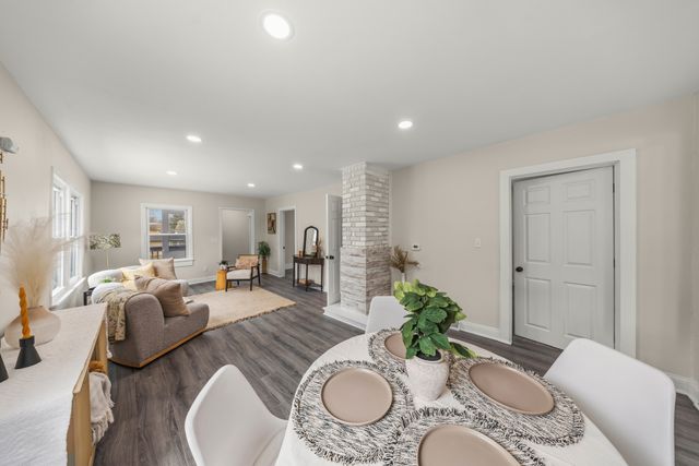 1521 E Glenwood Drive, Des Moines, IA 50320